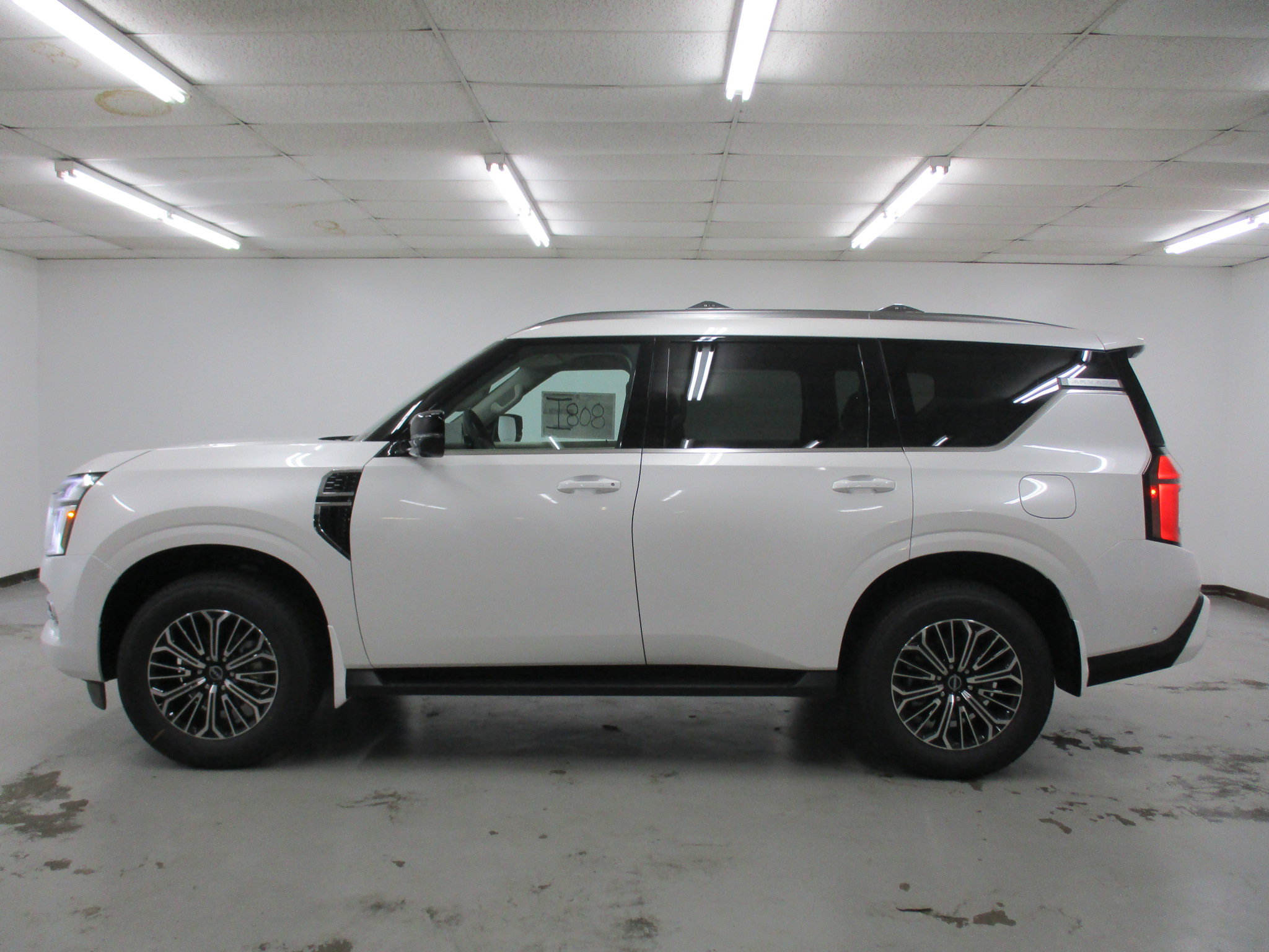 New 2026 Nissan Armada Platinum image 2
