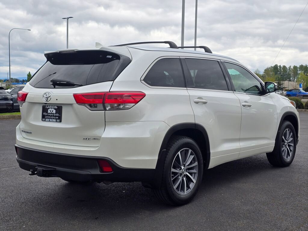 Used 2017 Toyota Highlander XLE AWD/4WD image 5