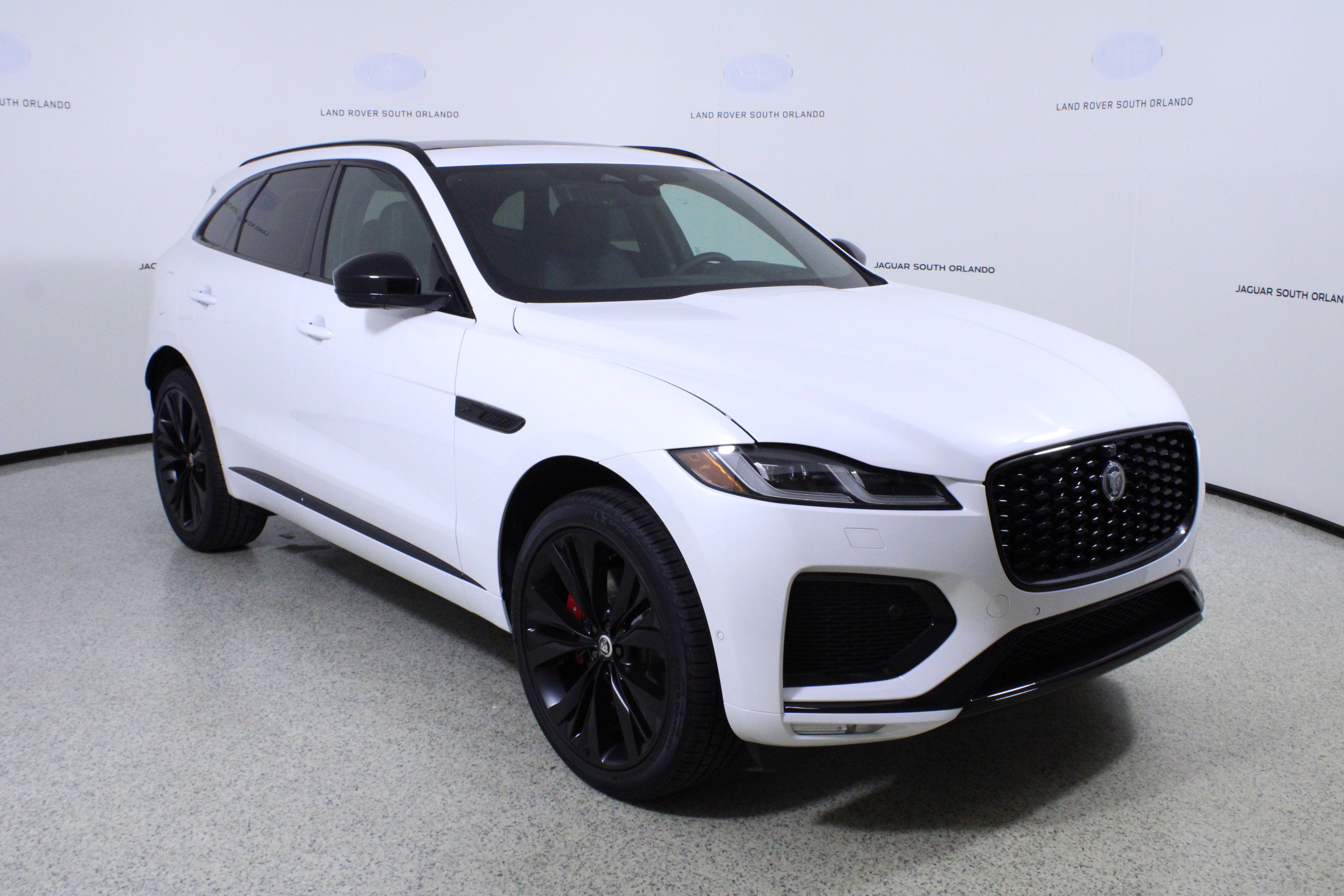 New 2026 Jaguar F-PACE R-Dynamic S image 3
