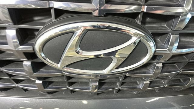 Used 2025 Hyundai Venue SEL FWD image 9