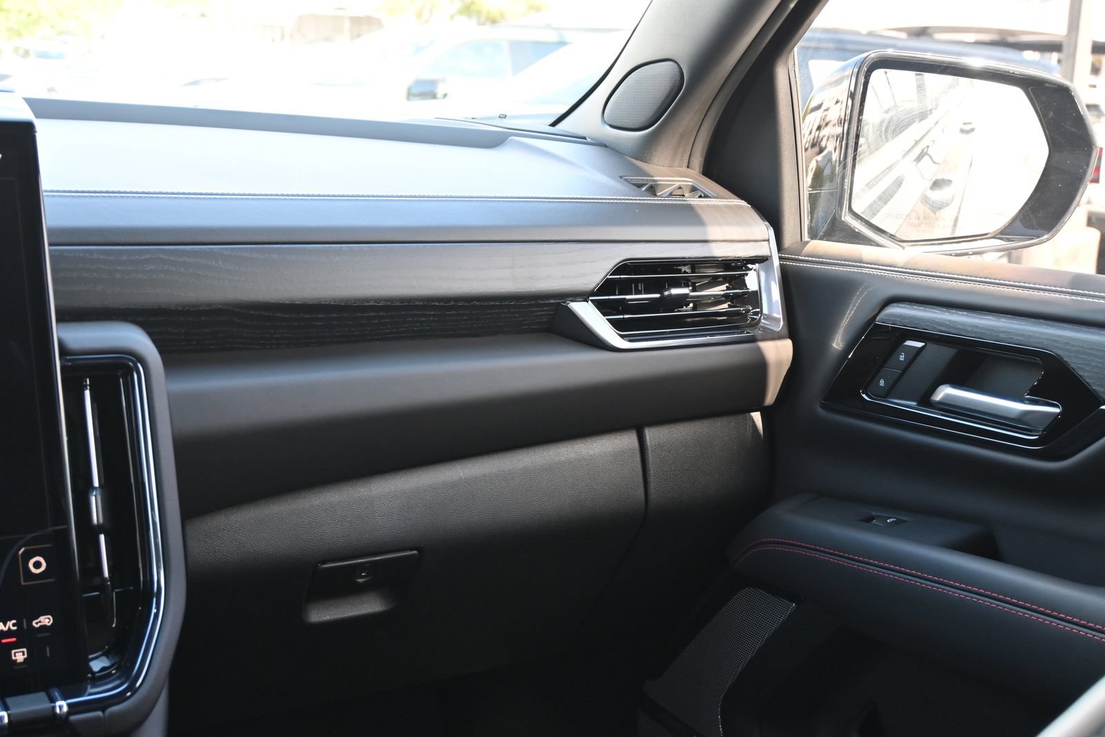 Used 2026 GMC Yukon XL AT4 Ultimate AWD/4WD image 8