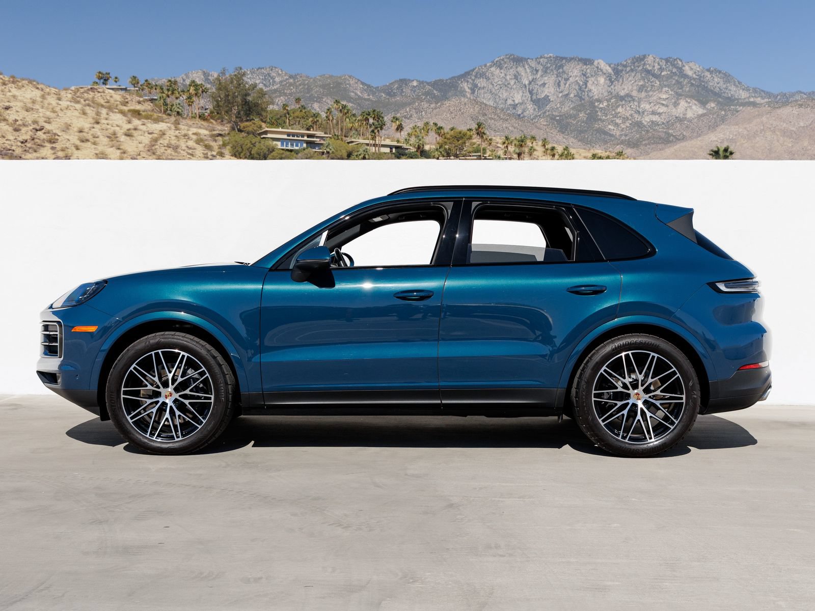 Certified 2025 Porsche Cayenne AWD/4WD image 2