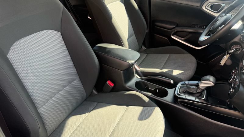 Used 2023 Kia Soul LX w/ LX Technology Package FWD image 48