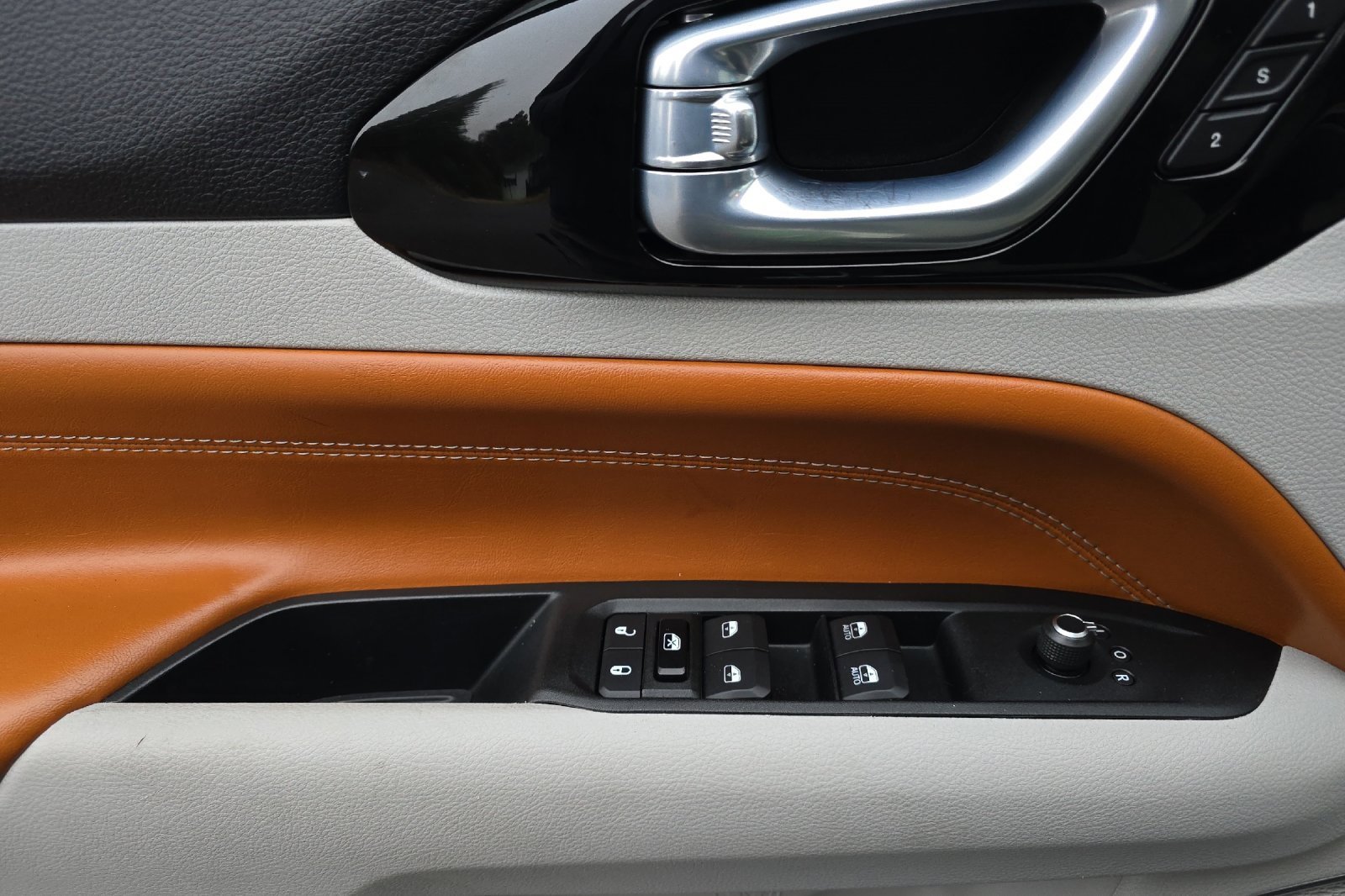 Used 2022 Jeep Compass Limited w/ Elite Group image 12