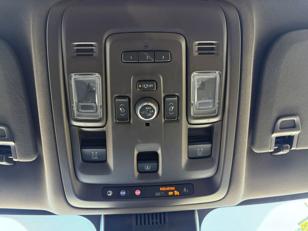 Used 2024 Chevrolet Tahoe Z71 w/ Luxury Package image 33