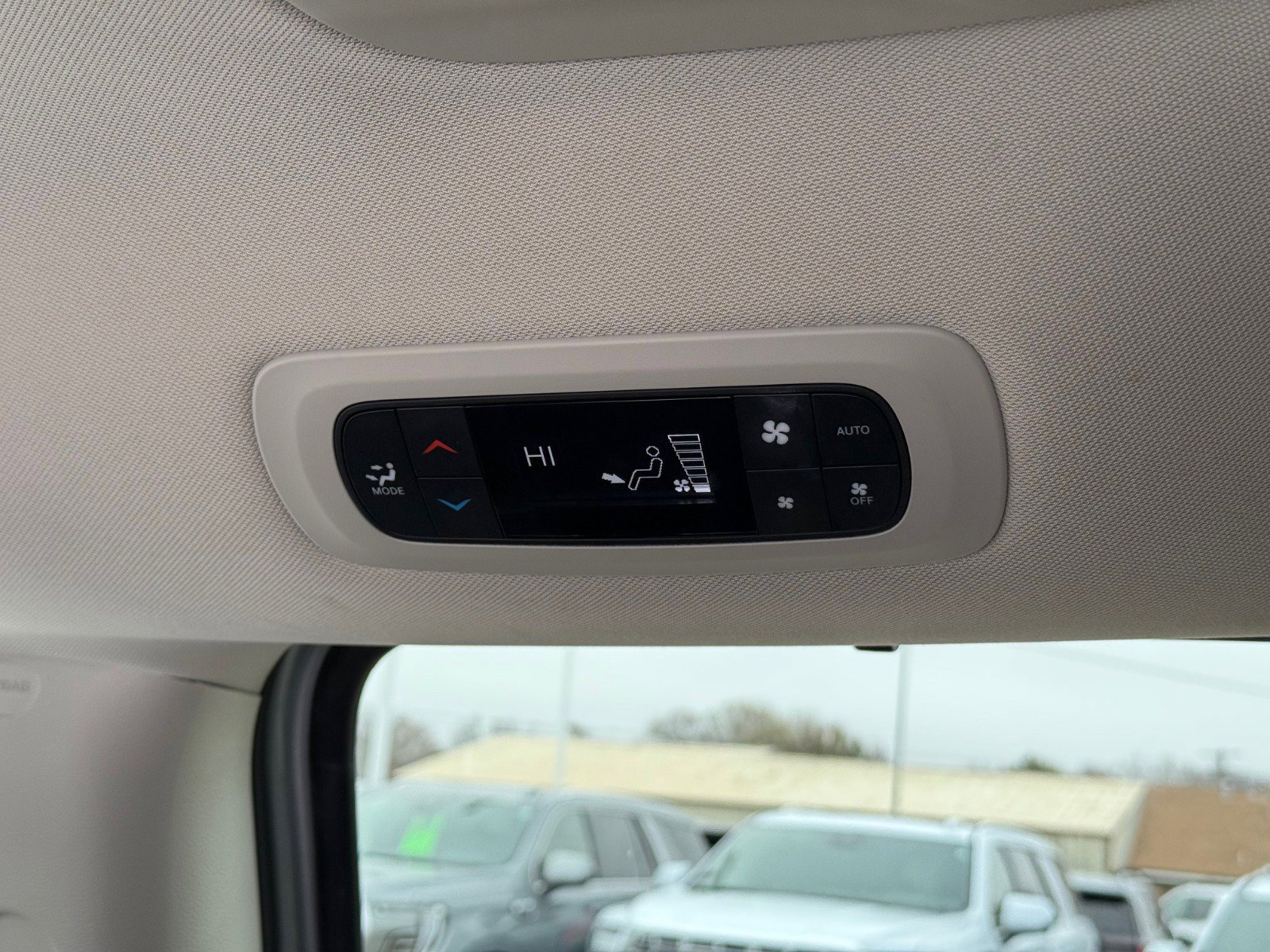 Used 2024 Chrysler Pacifica Touring-L image 18