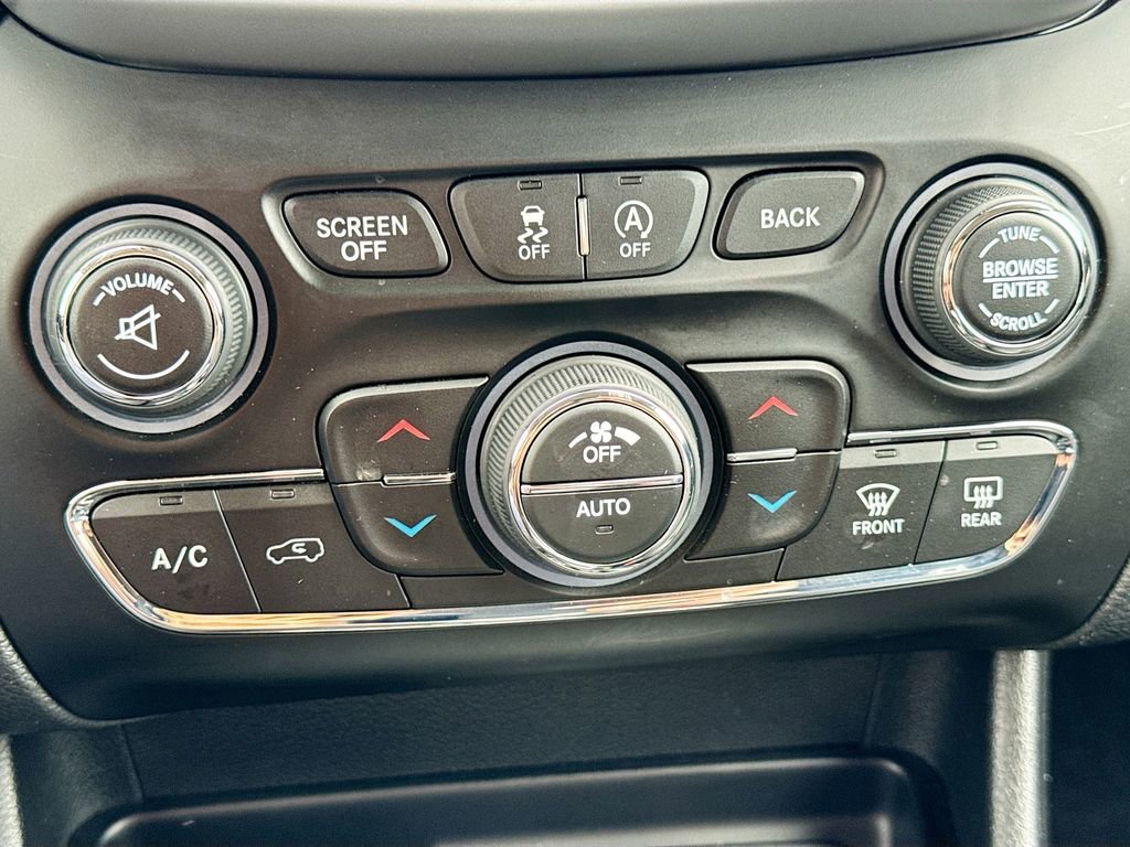 Used 2017 Jeep Cherokee Trailhawk w/ Comfort/Convenience Group image 19