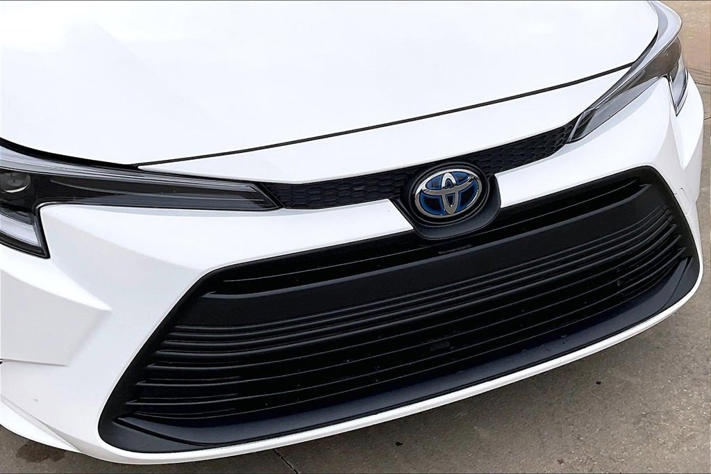 Used 2024 Toyota Corolla LE image 30