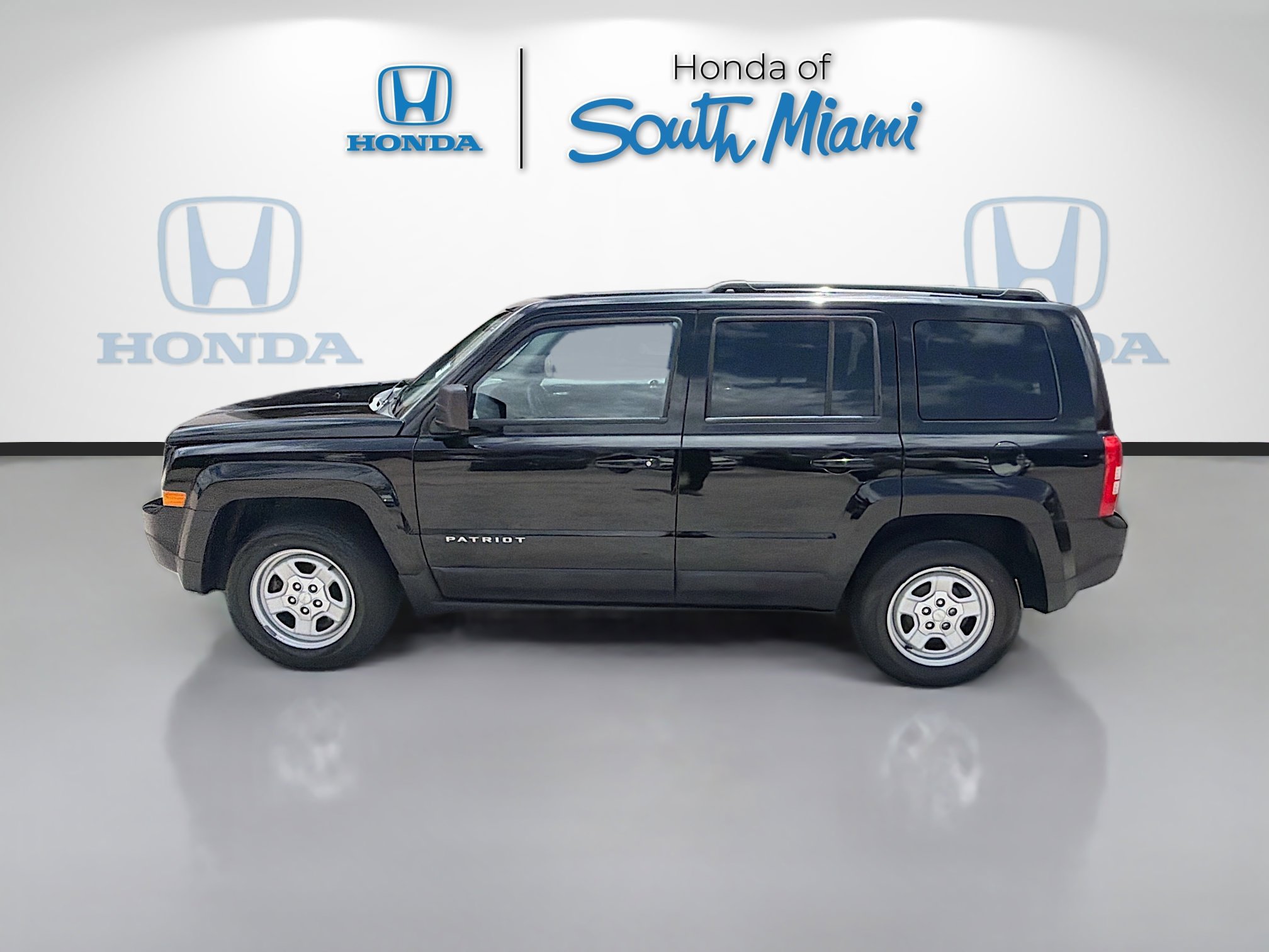 Used 2016 Jeep Patriot Sport w/ Power Value Group FWD image 4