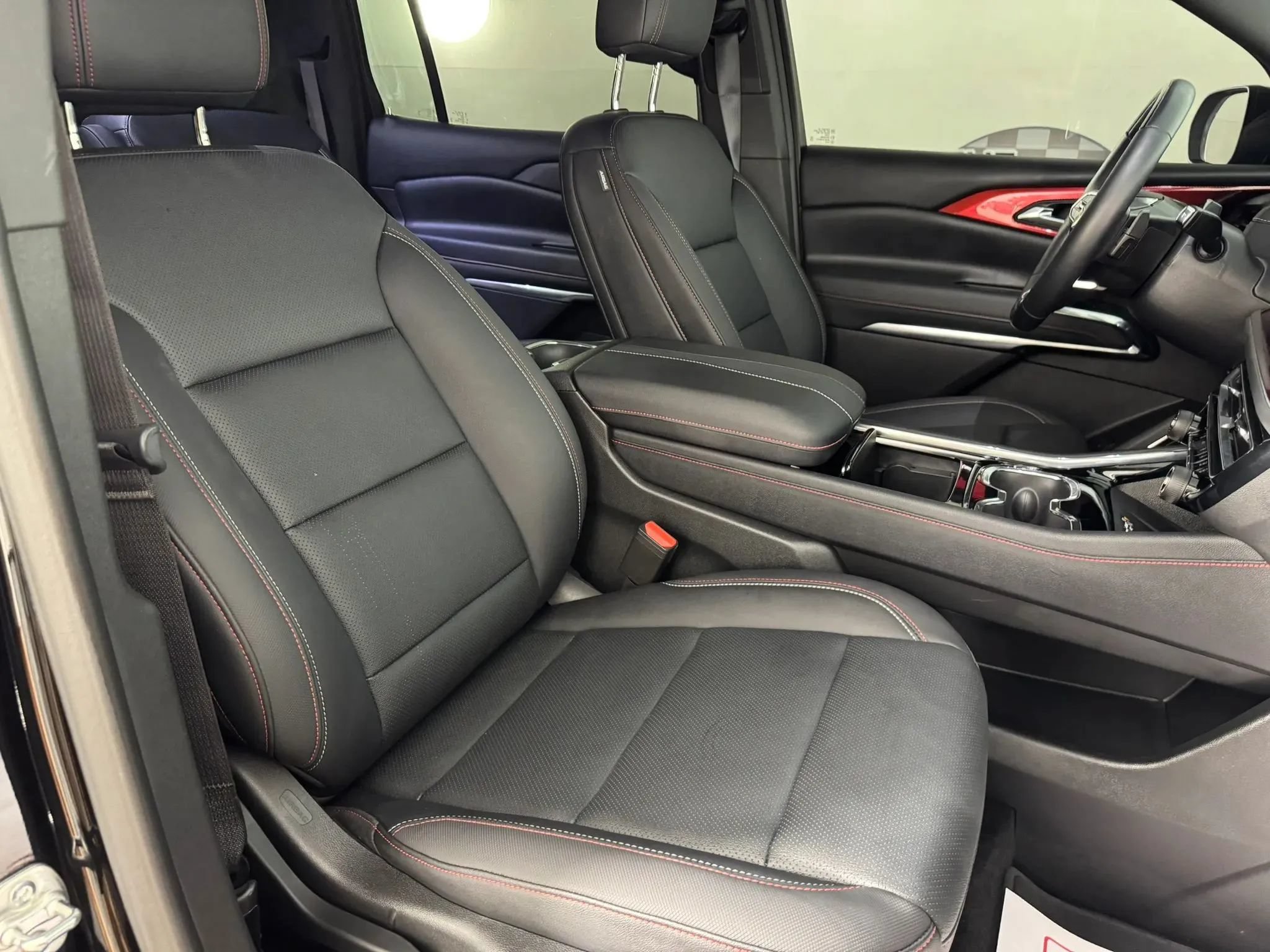 Used 2025 Chevrolet Traverse Z71 w/ Enhanced Driving Package AWD/4WD image 35