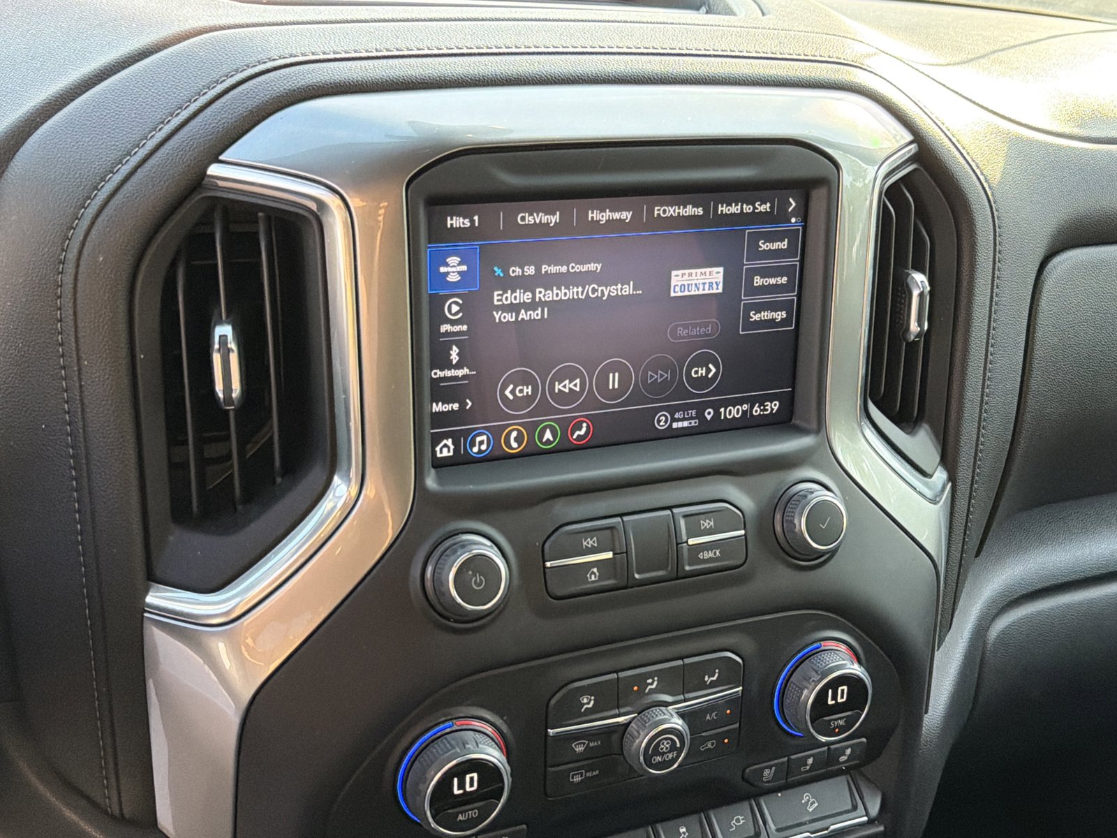 Used 2022 Chevrolet Silverado 2500 LTZ w/ LTZ Premium Package image 17