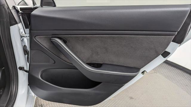 Used 2018 Tesla Model 3 Mid Range image 18