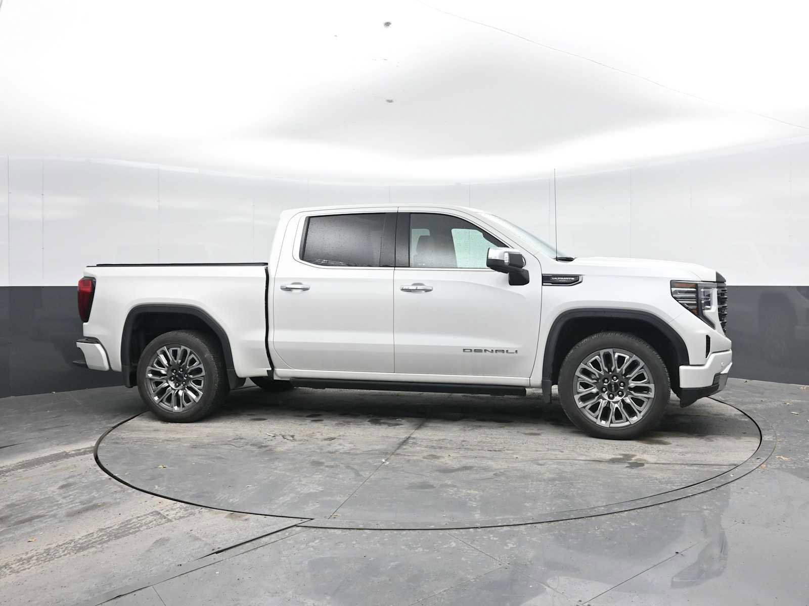 Used 2025 GMC Sierra 1500 Denali Ultimate AWD/4WD image 8