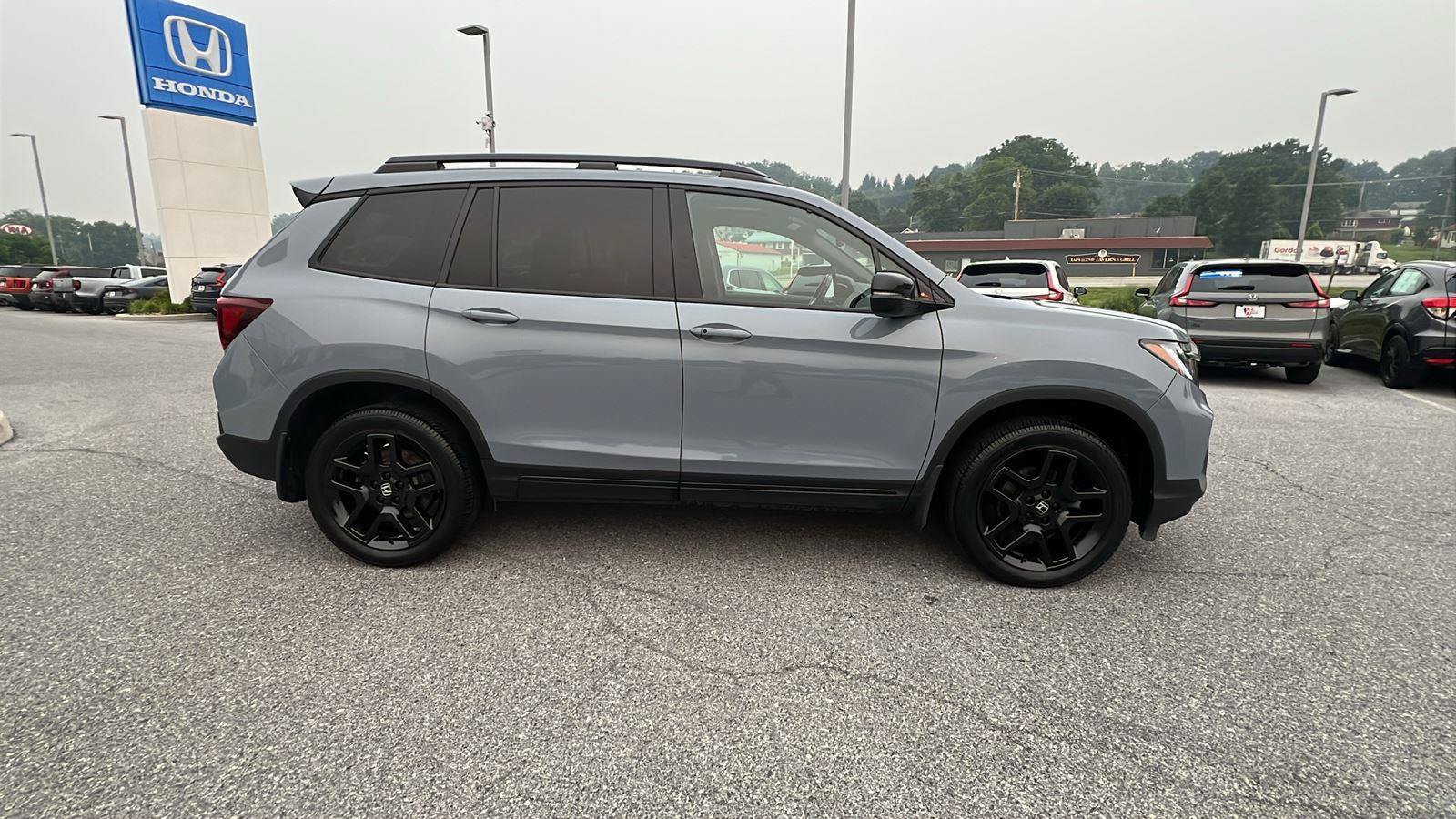 Used 2024 Honda Passport Black Edition image 3