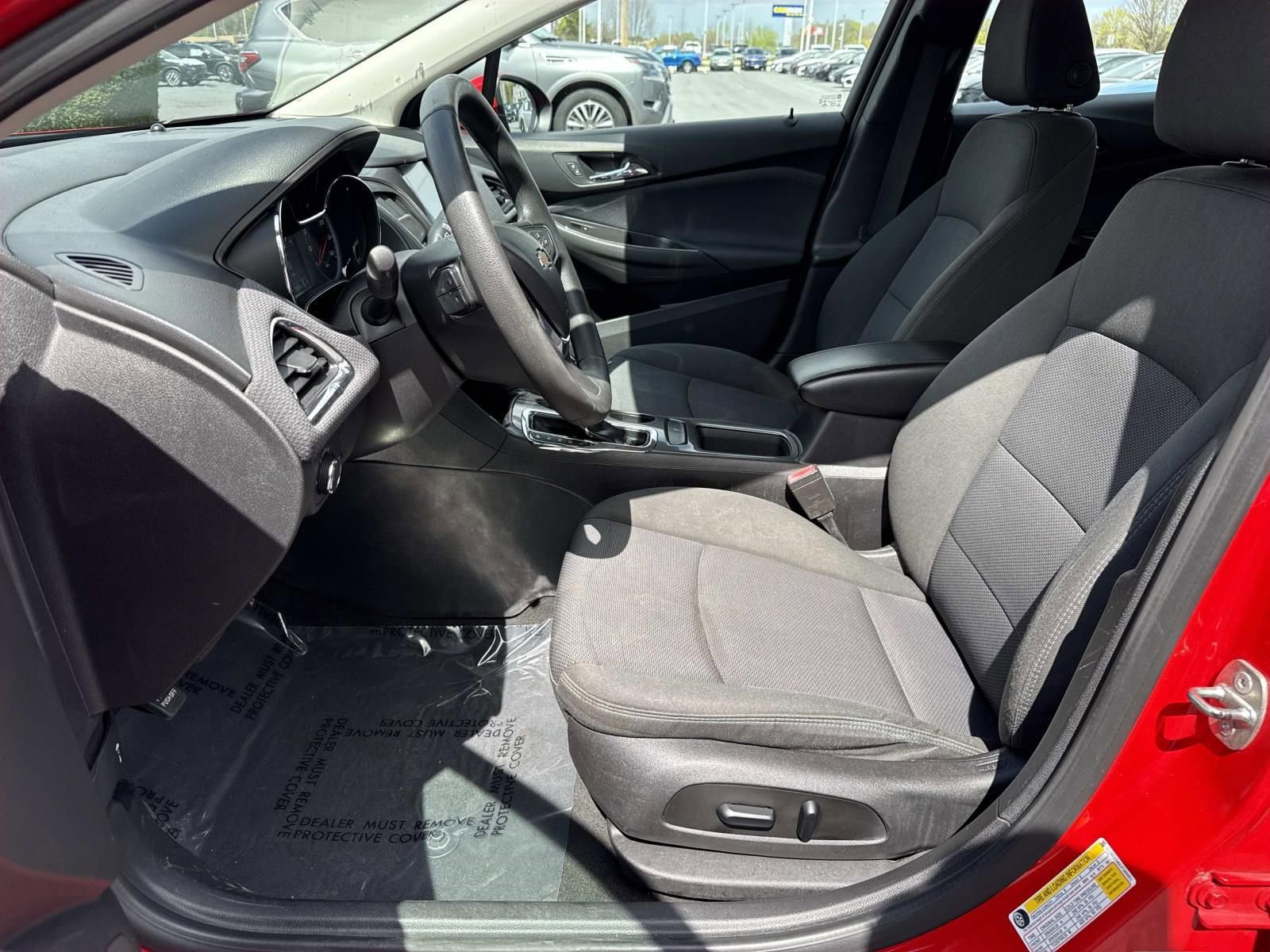 Used 2018 Chevrolet Cruze LT w/ Convenience Package image 29