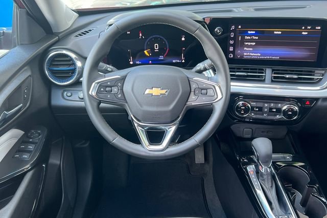 Used 2025 Chevrolet Trax LT w/ LT Convenience Package image 16