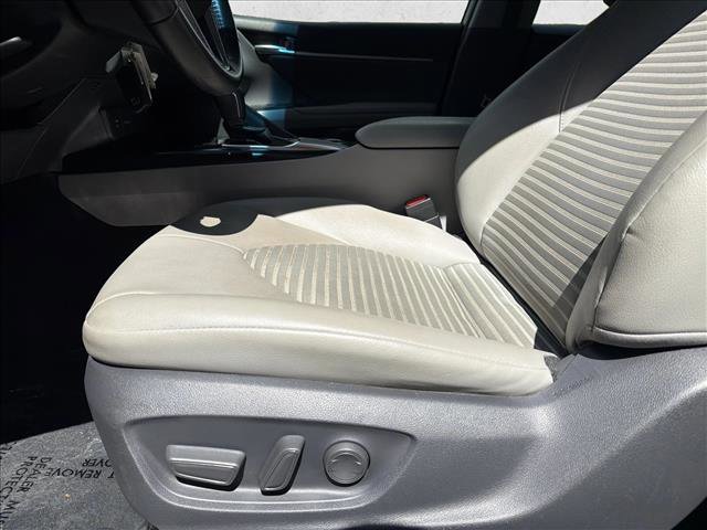 Used 2018 Toyota Camry SE FWD image 12