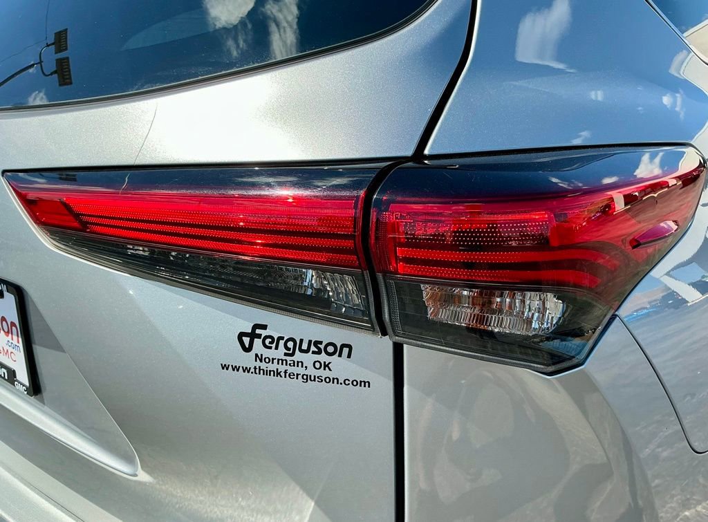 Used 2021 Toyota Highlander LE image 16