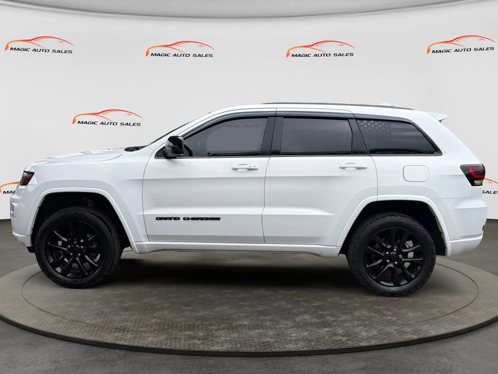 Used 2019 Jeep Grand Cherokee Altitude AWD/4WD image 7