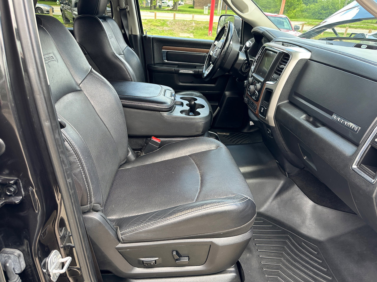 Used 2017 RAM 2500 Laramie w/ Sport Appearance Group image 19