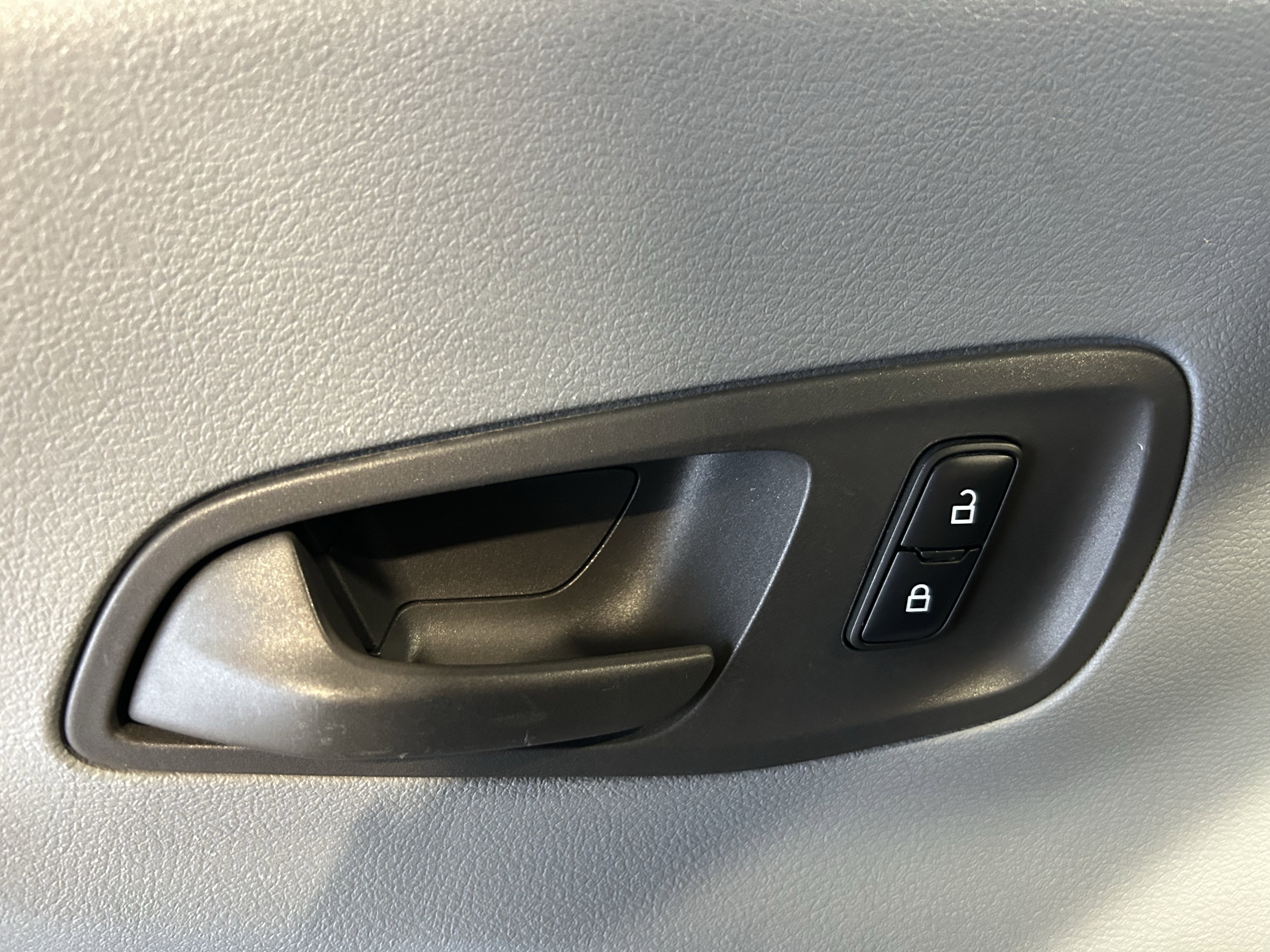 Used 2016 Ford Transit 150 XLT image 12