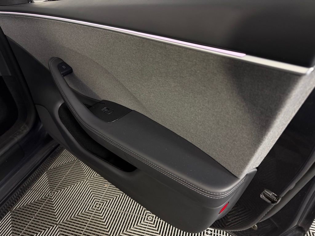 Used 2024 Tesla Model 3 Standard Range image 34