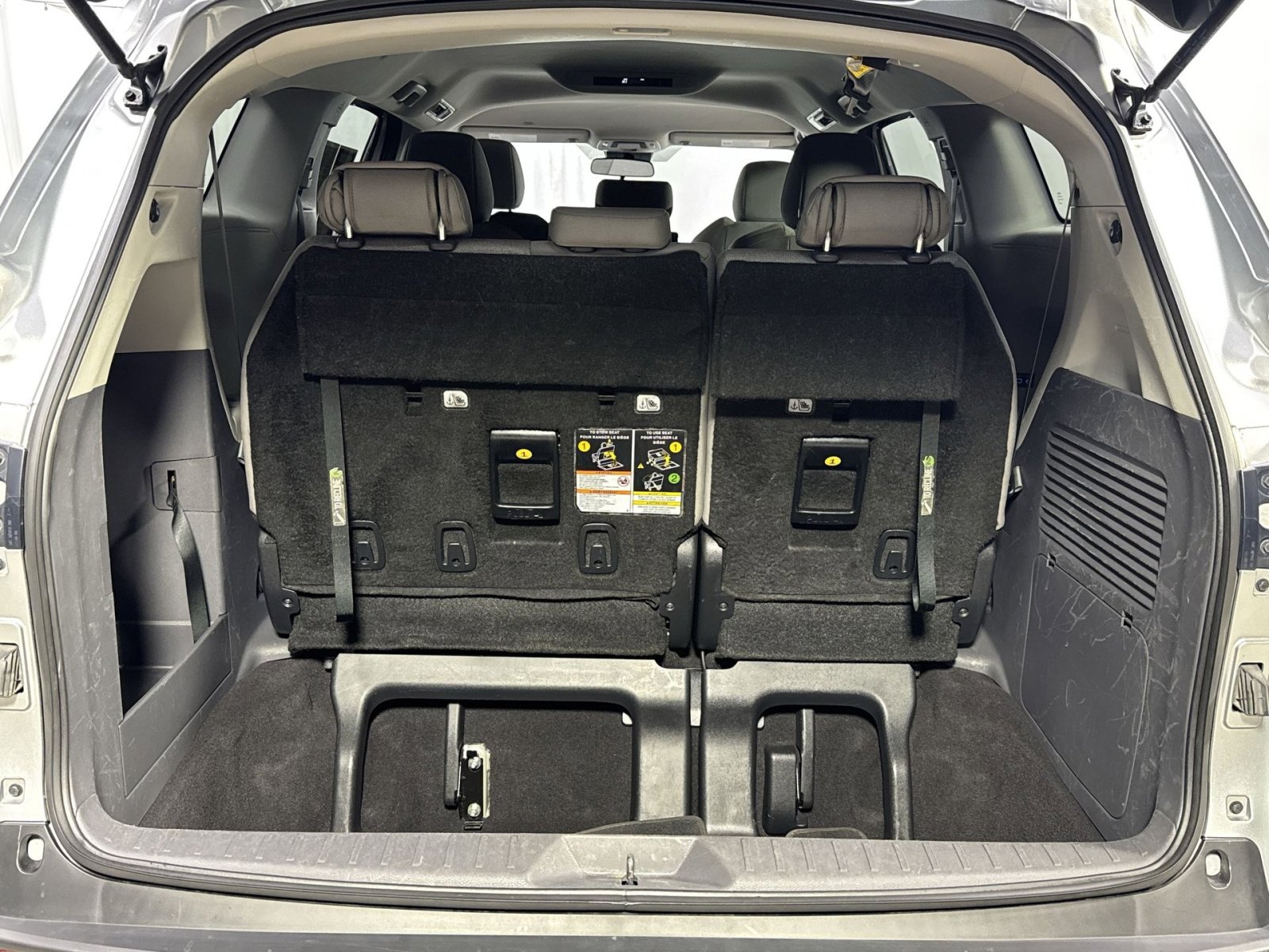 Used 2024 Toyota Sienna LE image 30