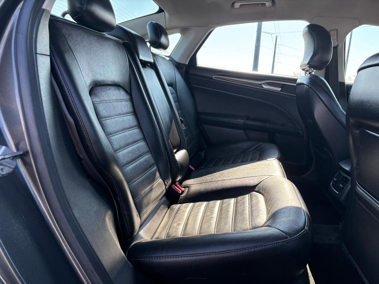 Used 2016 Ford Fusion SE w/ Equipment Group 202A image 9