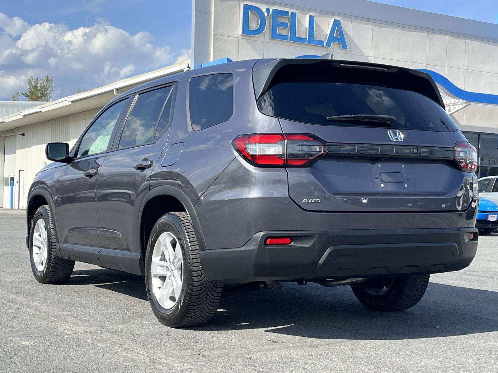 Certified 2023 Honda Pilot LX image 9