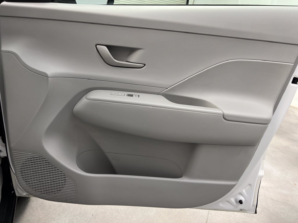 Used 2025 Hyundai Kona SEL FWD image 30