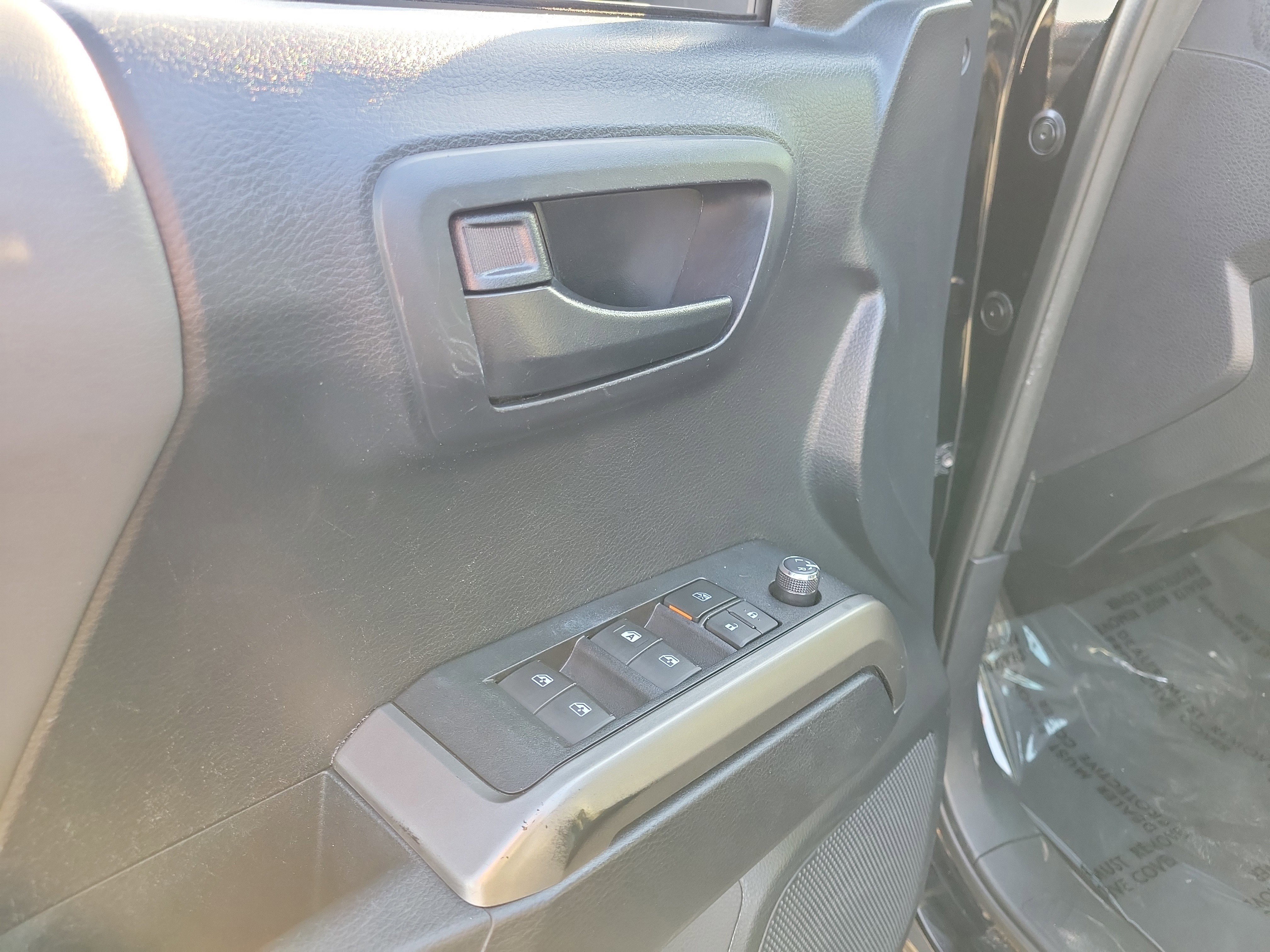 Used 2017 Toyota Tacoma SR5 image 18