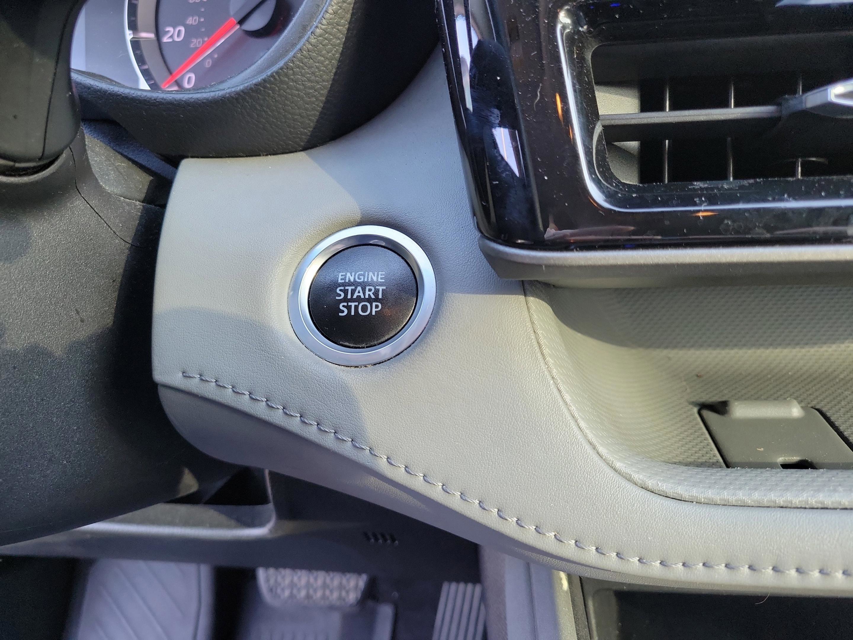 Used 2021 Toyota Highlander L FWD image 21