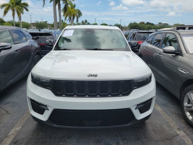 Used 2024 Jeep Grand Cherokee Limited w/ Black Appearance Package AWD/4WD image 2