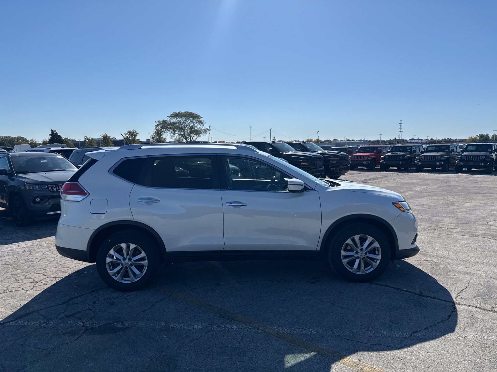 Used 2016 Nissan Rogue SV w/ SV Premium Package AWD/4WD image 5