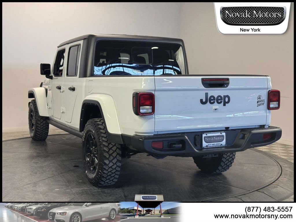 Used 2022 Jeep Gladiator Overland AWD/4WD image 7