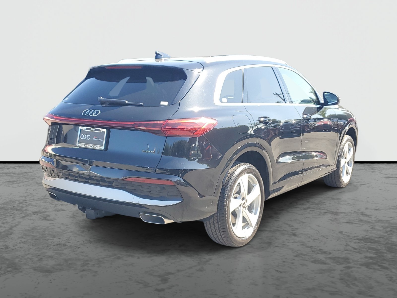 Used 2025 Audi Q5 Premium w/ Premium Plus AWD/4WD image 4