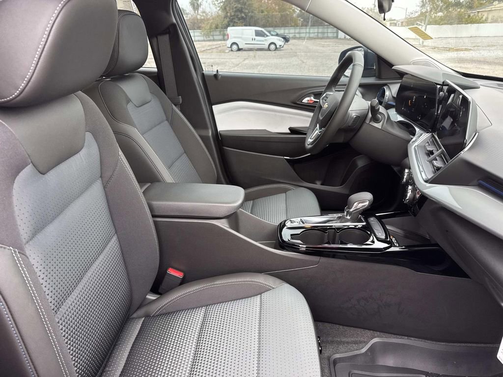 New 2026 Chevrolet Trax LT w/ Sunroof Package image 12