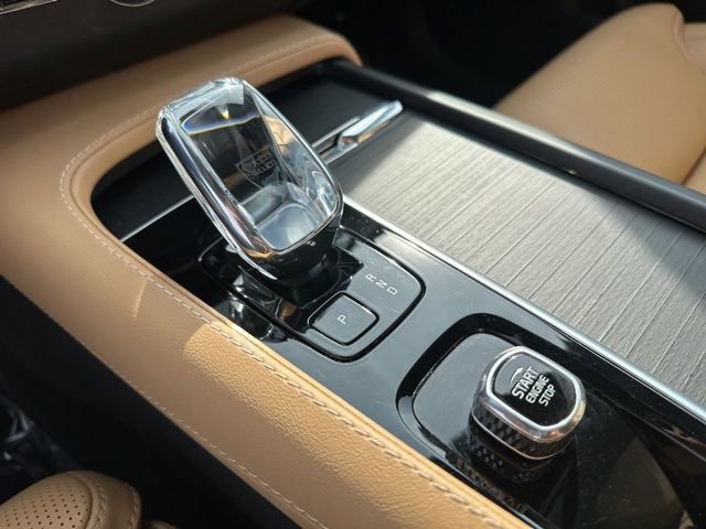 Certified 2024 Volvo XC90 B6 Ultimate w/ Protection Package image 21