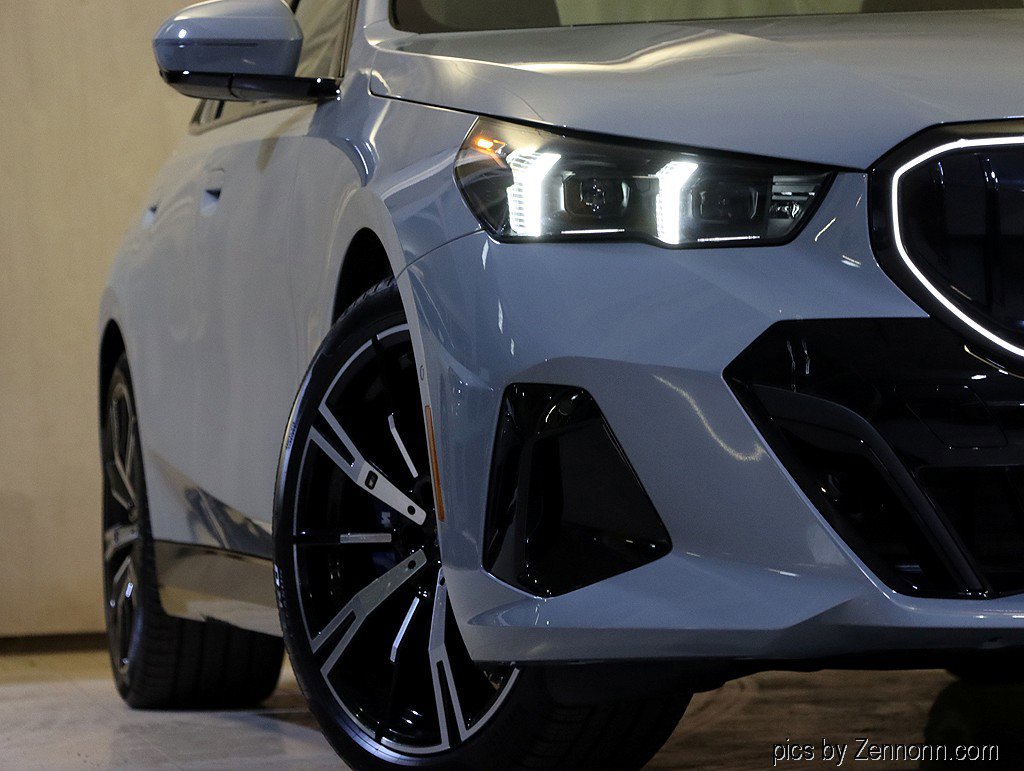 New 2026 BMW 530i xDrive w/ M Sport Package image 4