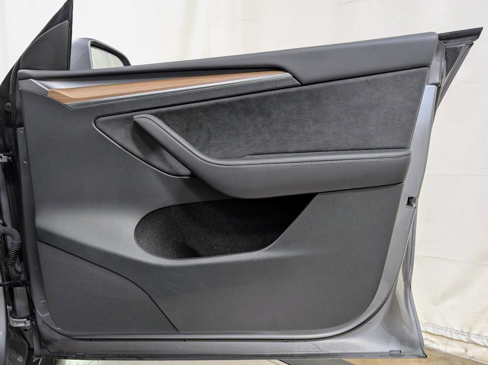 Used 2024 Tesla Model Y Long Range image 23