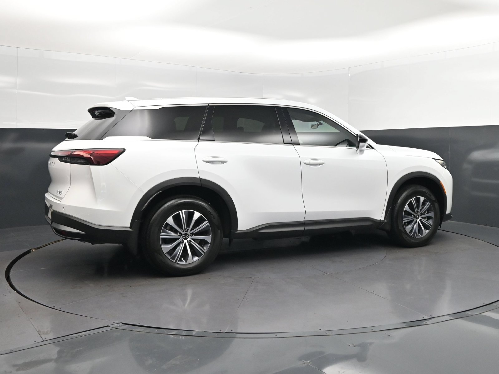 Used 2026 INFINITI QX60 Pure w/ Cargo Package FWD image 8