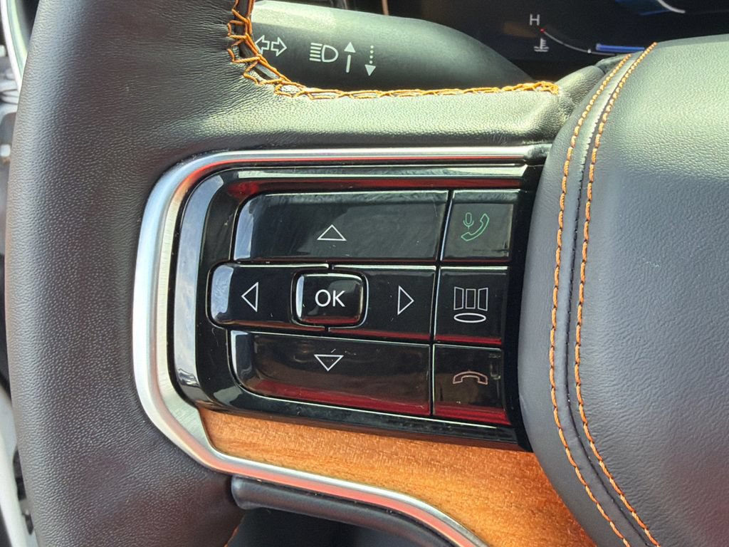 Used 2023 Jeep Grand Wagoneer Series III AWD/4WD image 25