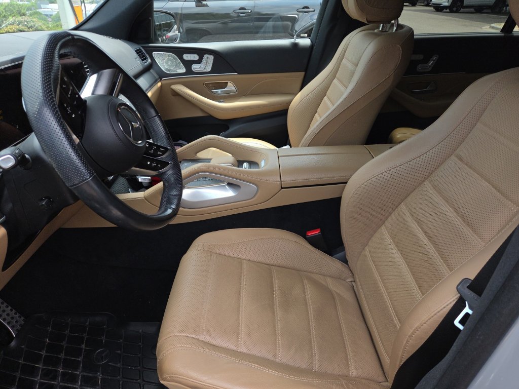 Used 2024 Mercedes-Benz GLS 450 4MATIC image 4
