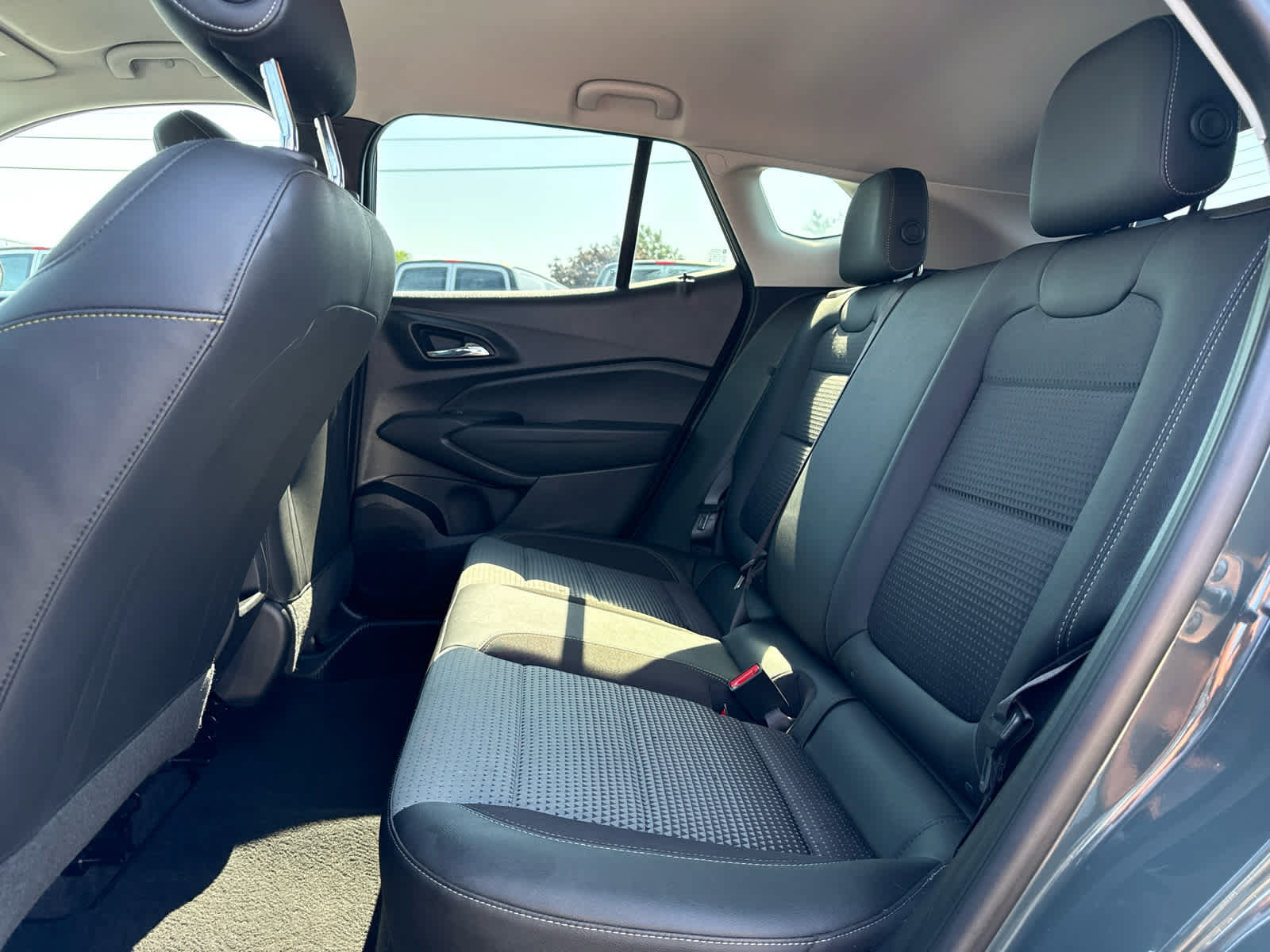 Certified 2025 Chevrolet Trax LT w/ LT Convenience Package FWD image 21
