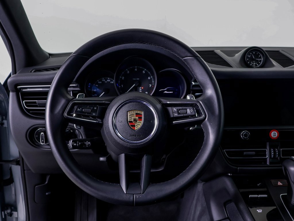 Used 2025 Porsche Macan image 10