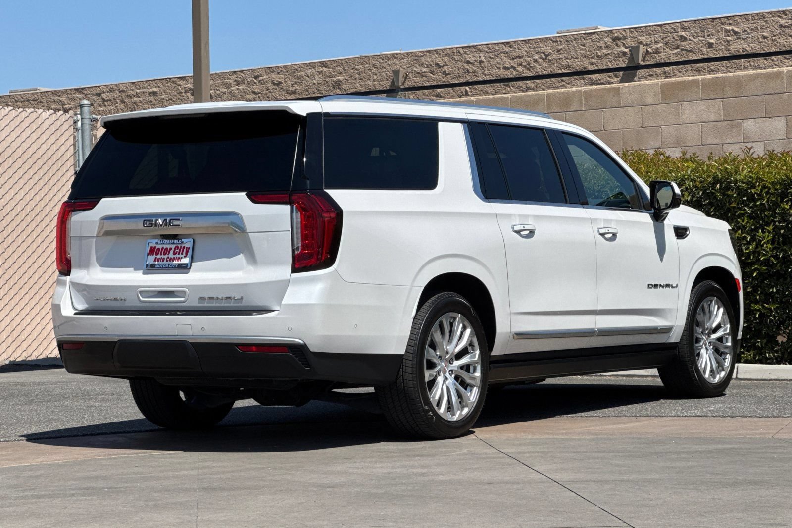 Certified 2023 GMC Yukon XL Denali w/ Advanced Technology Package AWD/4WD image 4