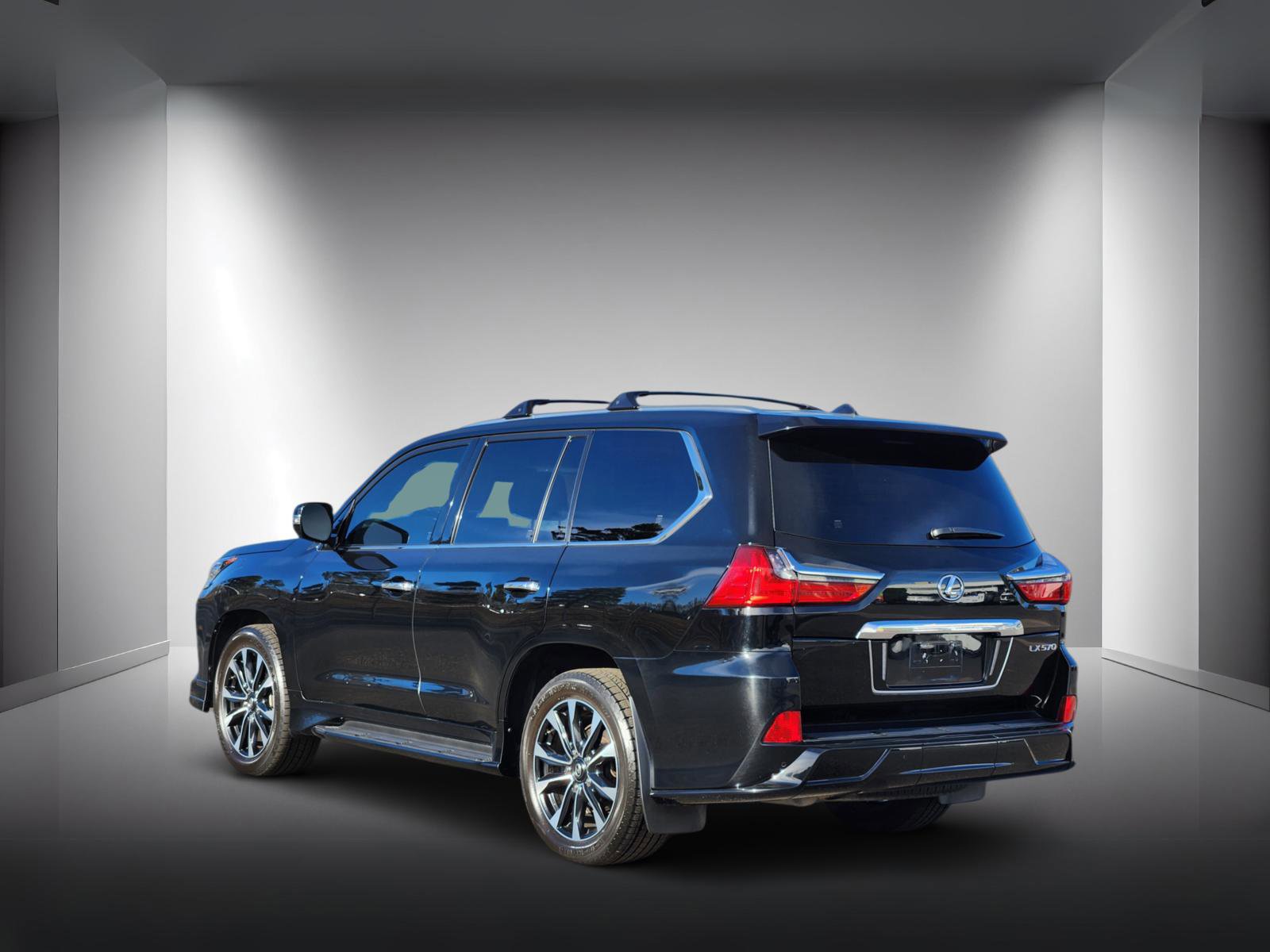 Used 2021 Lexus LX 570 4WD w/ 3rd Row & Luxury Pkg image 3