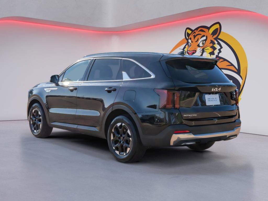 Used 2024 Kia Sorento S image 7