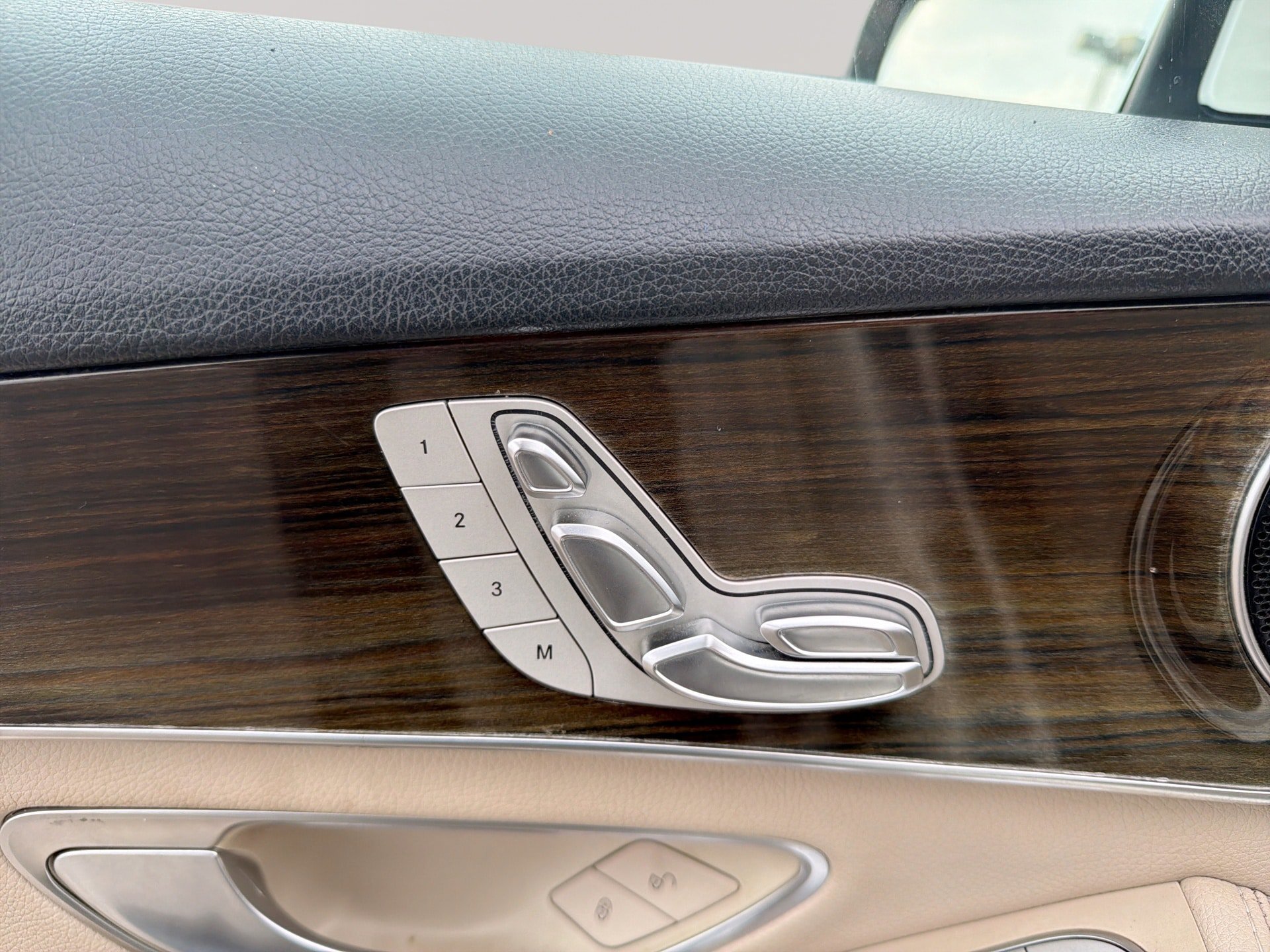 Used 2019 Mercedes-Benz C 300 Sedan image 14