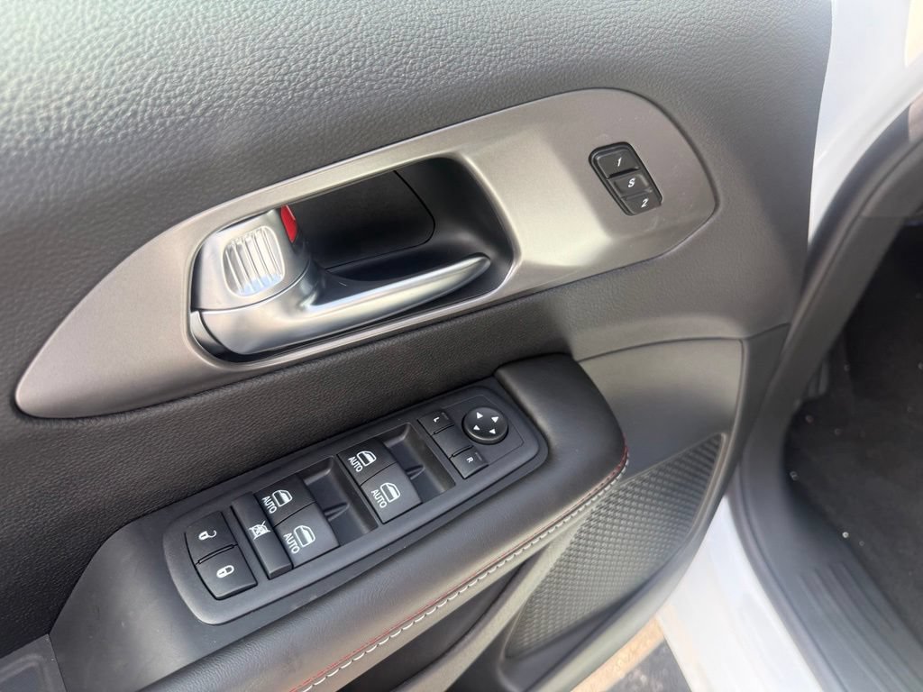 New 2027 Chrysler Pacifica Select FWD image 15